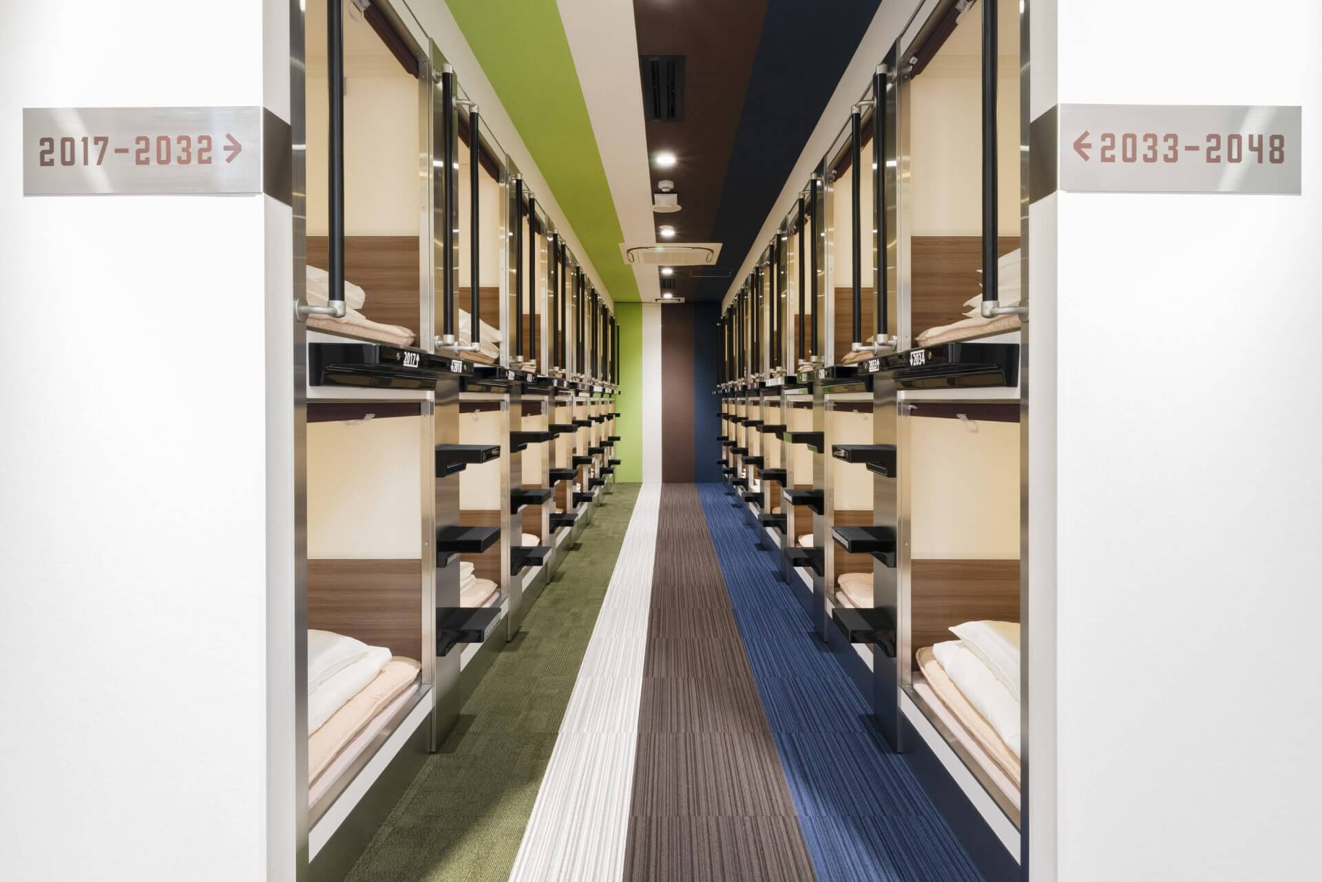 2F カプセルルーム